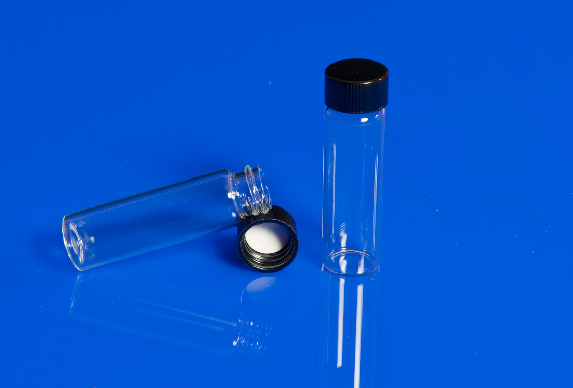 Glas bottle with screw cork